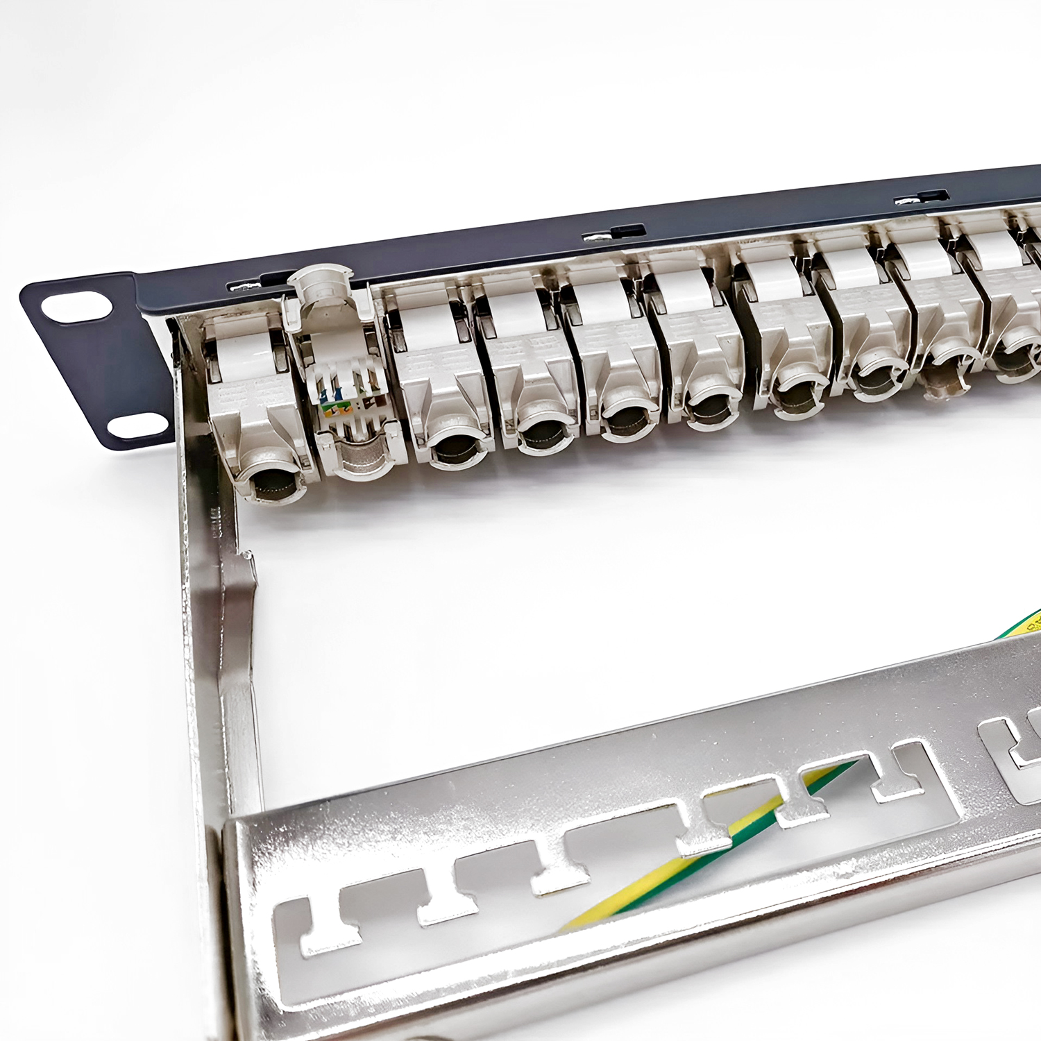 arli-Patchpanel-24-set-1